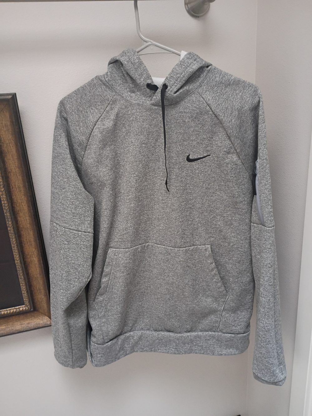 Nike Men’s Heather Gray Pullover Hoodie with Black Swoosh
